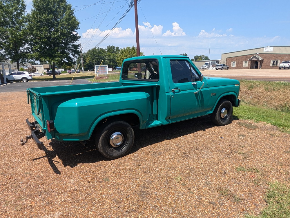 Lot M26-110 - 1982 Ford F100 Stepside Pickup | Premier Auction Group