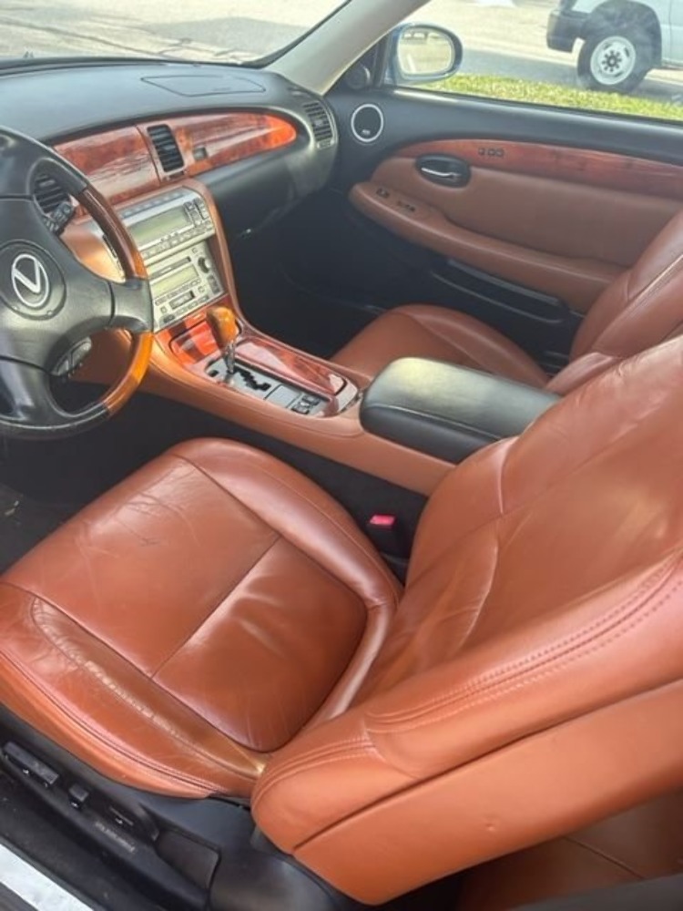 lot-d22-577-2004-lexus-sc430-convertible-premier-auction-group