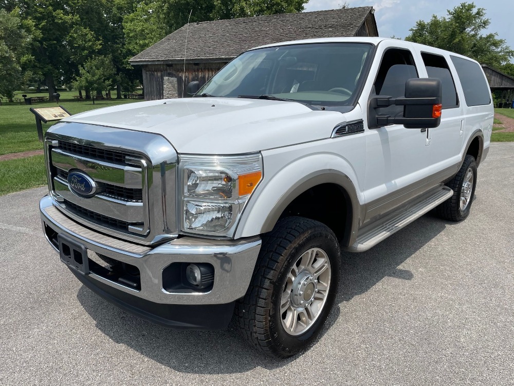 Lot D22-236 - 2004 Ford Excursion 4 X 4 Custom SUV | Premier Auction Group