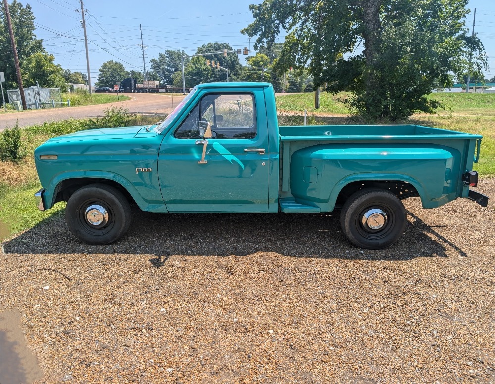 1982 Ford Ranger F100 Lot D25-569 - 1982 Ford F100 Stepside Pickup | Premier Auction Group