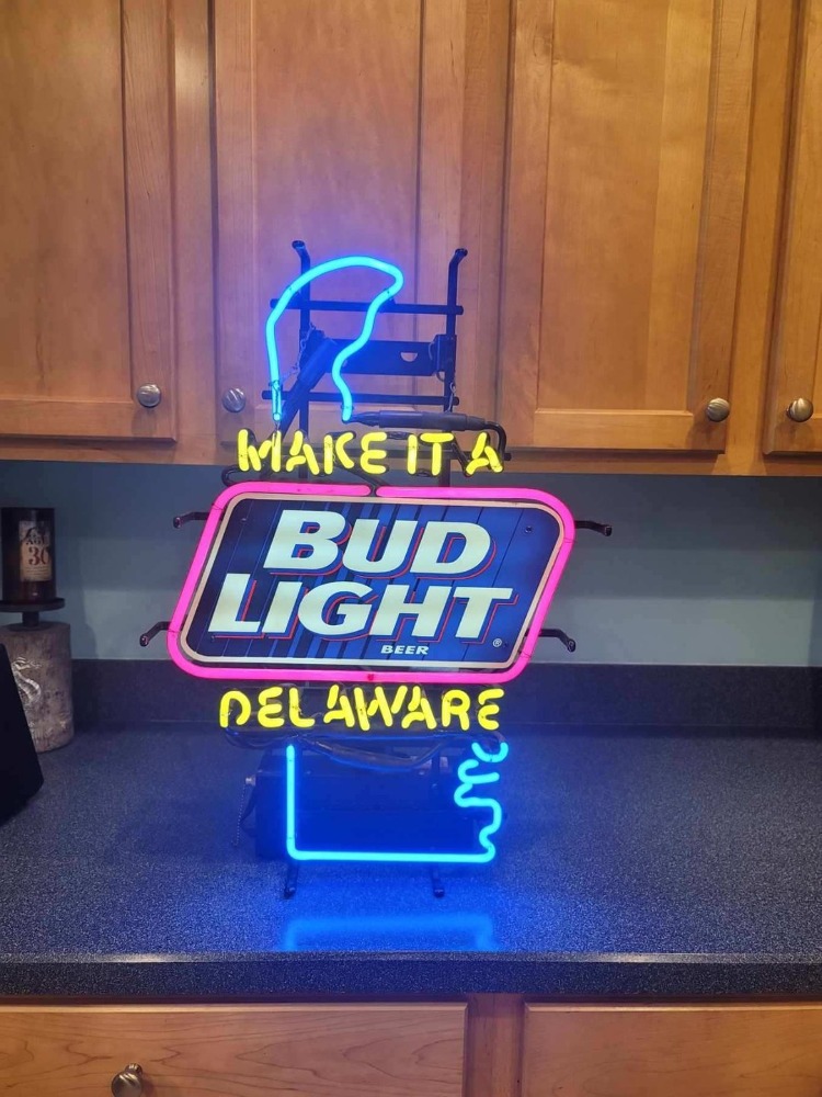 Lot D22-088 - Bud Light Neon Sign | Premier Auction Group